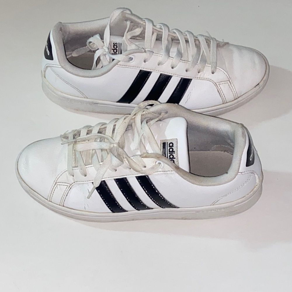 Adidas Men's White Sneakers With Black Stripes Size 8.5 Unisex